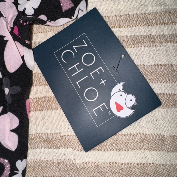 Zoe & Chloe Pink cancer Awareness. 2-Pocket STRETCH V-Neck Print Scrub Sz Med - Picture 3 of 9